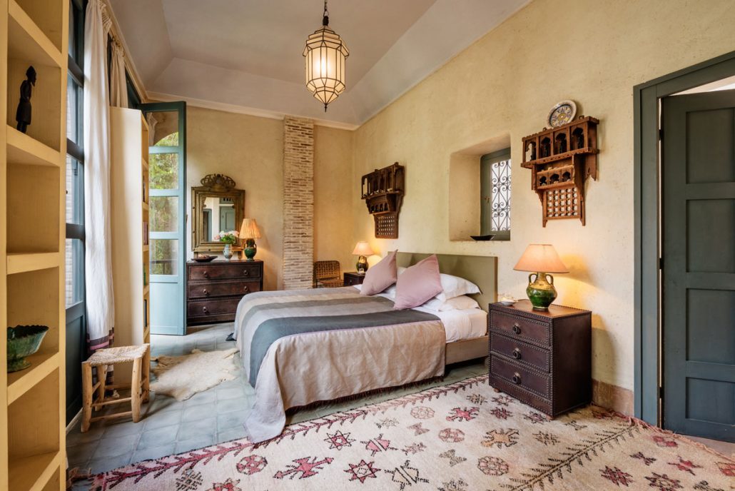 A calm ensuite bedroom at Dar Louisa